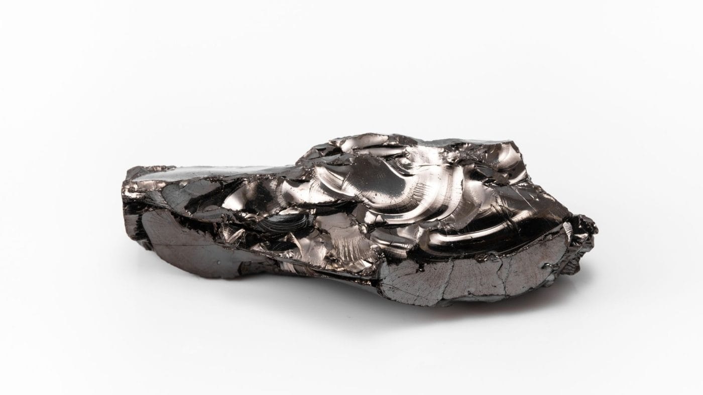 Şungit (Shungite) Taşı Özellikleri ve Faydaları sungit 2