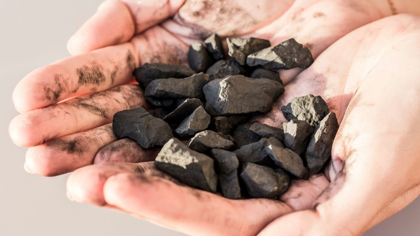 Şungit (Shungite) Taşı Özellikleri ve Faydaları sungit 3
