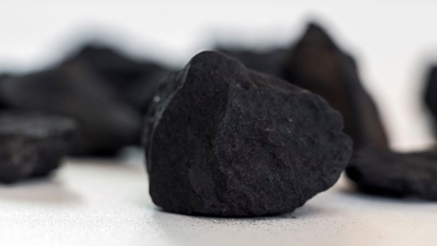 Şungit (Shungite) Taşı Özellikleri ve Faydaları sungit 4